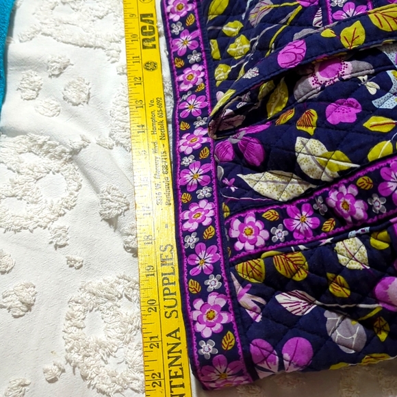 Vera Bradley Floral Quilted Women's Overnight Tote/Carry On Bag - Picture 3 of 16